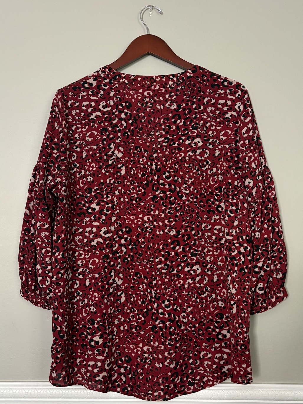 Jennifer Lopez Leopard Print Blouse Burgundy Balloon Sleeve Hi Low Large — image 8 of 8